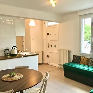 https://2-rooms-appart-for-4p-parking-beachfront-5.fr-provencehotel.com